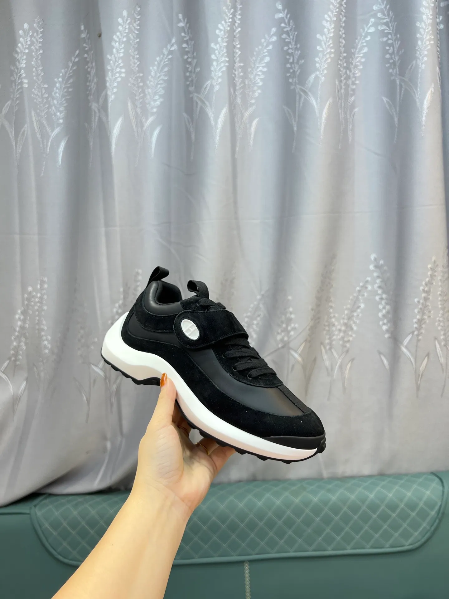 Men's shoes 💰600 Actual photos 🎬 [Hermès] Couple style, official website synchronization Counter quality French Paris catwalk style Simple and classic Imported original fabric Original 1:1 outsole! The highest version on the market! Size: Female 35-41. Male 39-45 (female 41, male 45 customized)